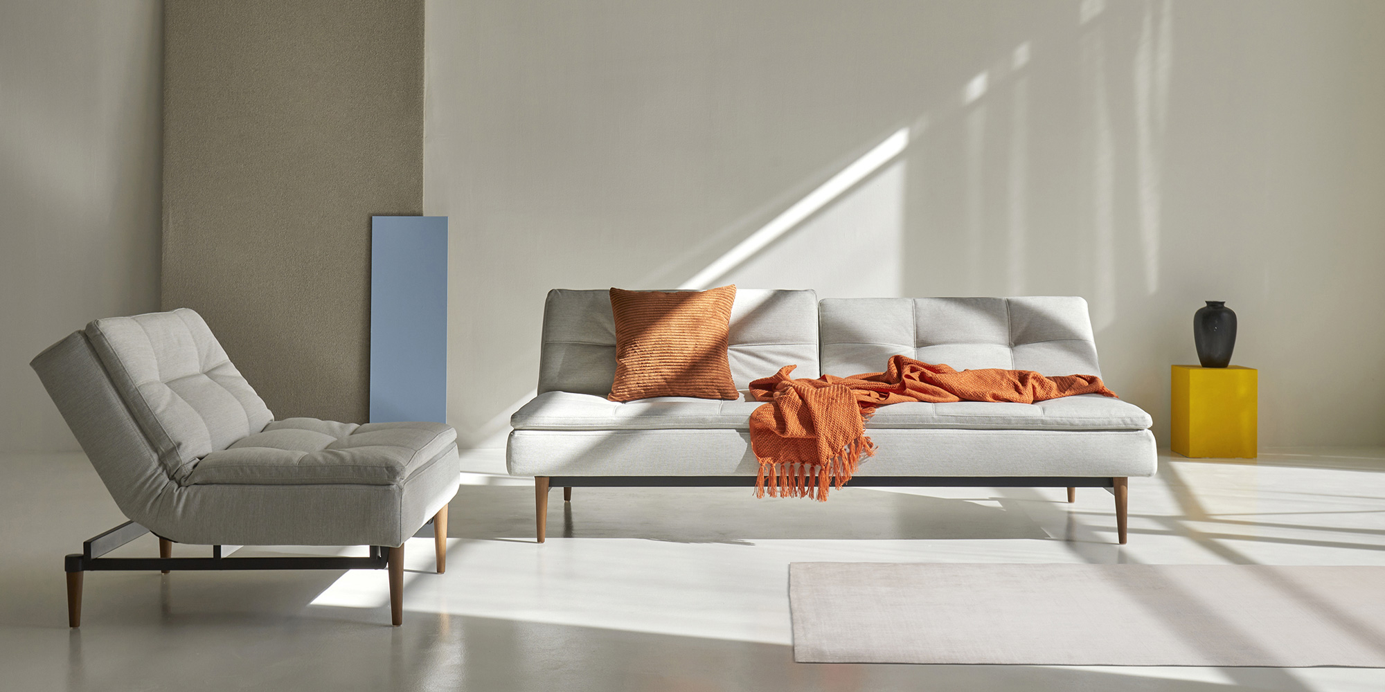 Dublexo Styletto Sofa Bed Raztegljiv kavč Dublexo Styletto z lesenimi nogami