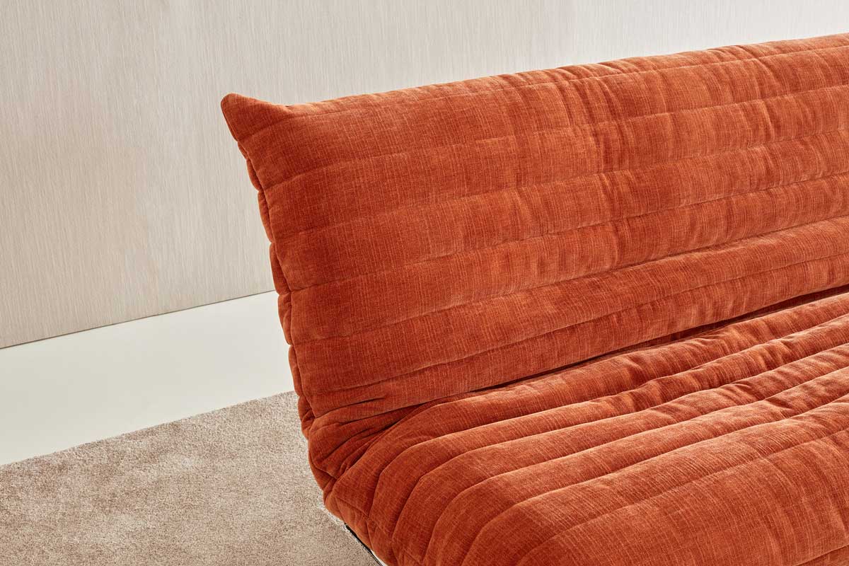 Aslak 140 Sofa Bed Quiltus z mehko prešito Quiltus prevleko