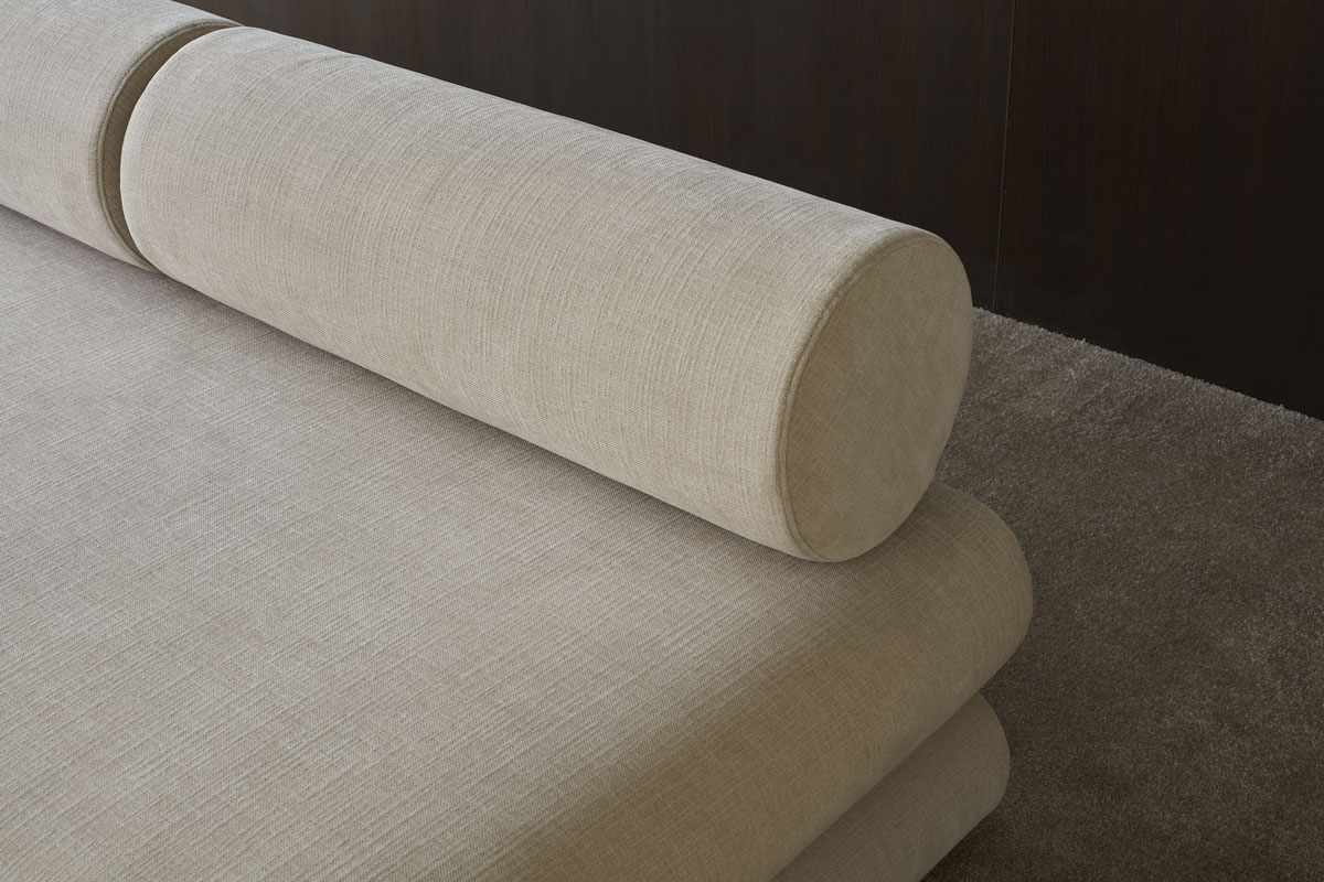 Circlus Daybed z okroglimi blazinami detajl naslonske blazine in tkanine