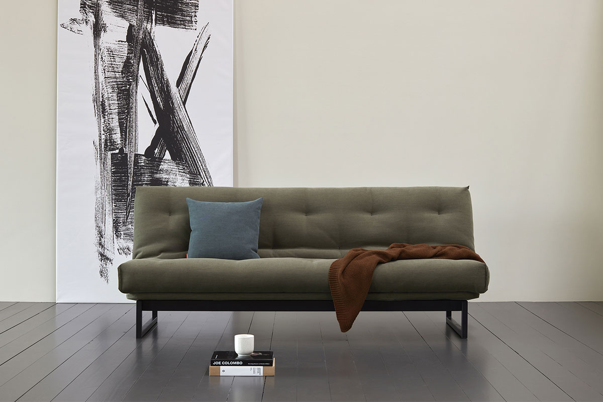 Fraction 120 Sofa Bed kot minimalističen danski multifunkcijski kavč
