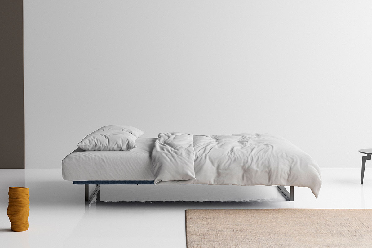 Fraction 140 Sofa Bed kot sodoben modri kavč v skandinavskem interierju
