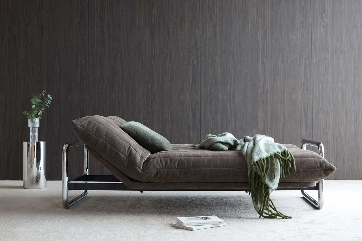Lomira 140 Sofa Bed Quiltus z nastavljivim naslonom in kromiranimi rokonasloni