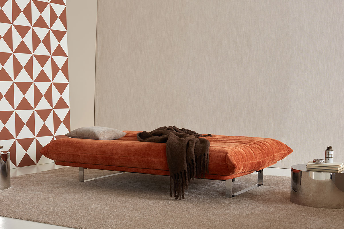 Minimum 140 Sofa Bed Quiltus z nastavljivim naslonom in kromiranimi nogami