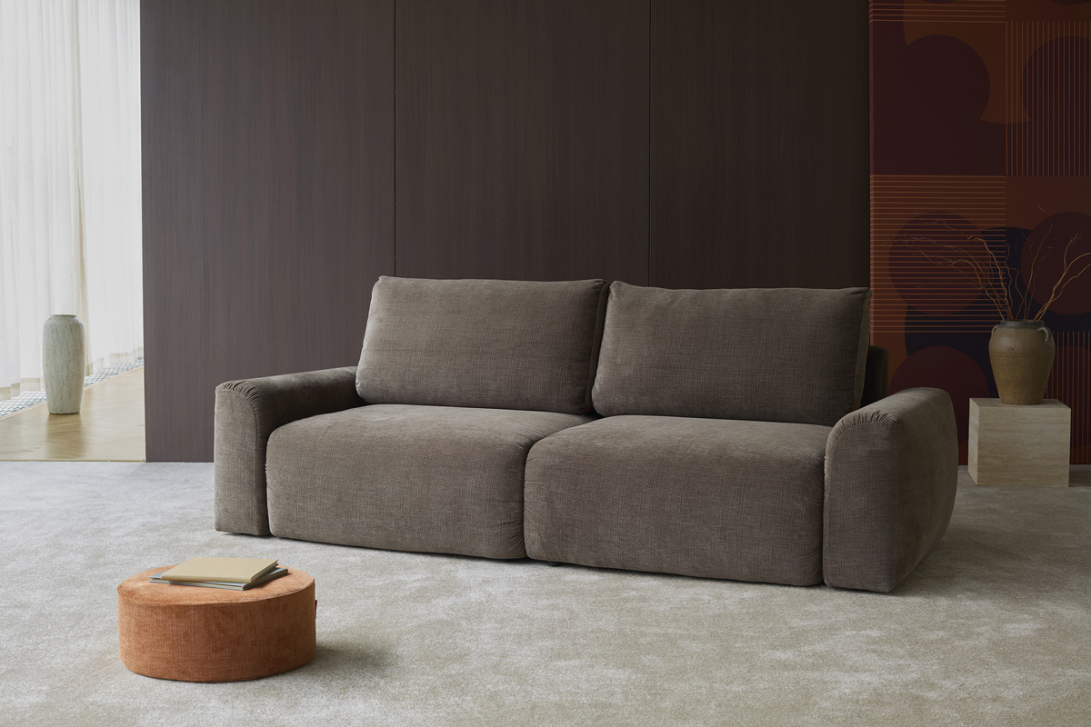 Norum Sofa Bed kot velik lounge kavč v sodobnem interierju