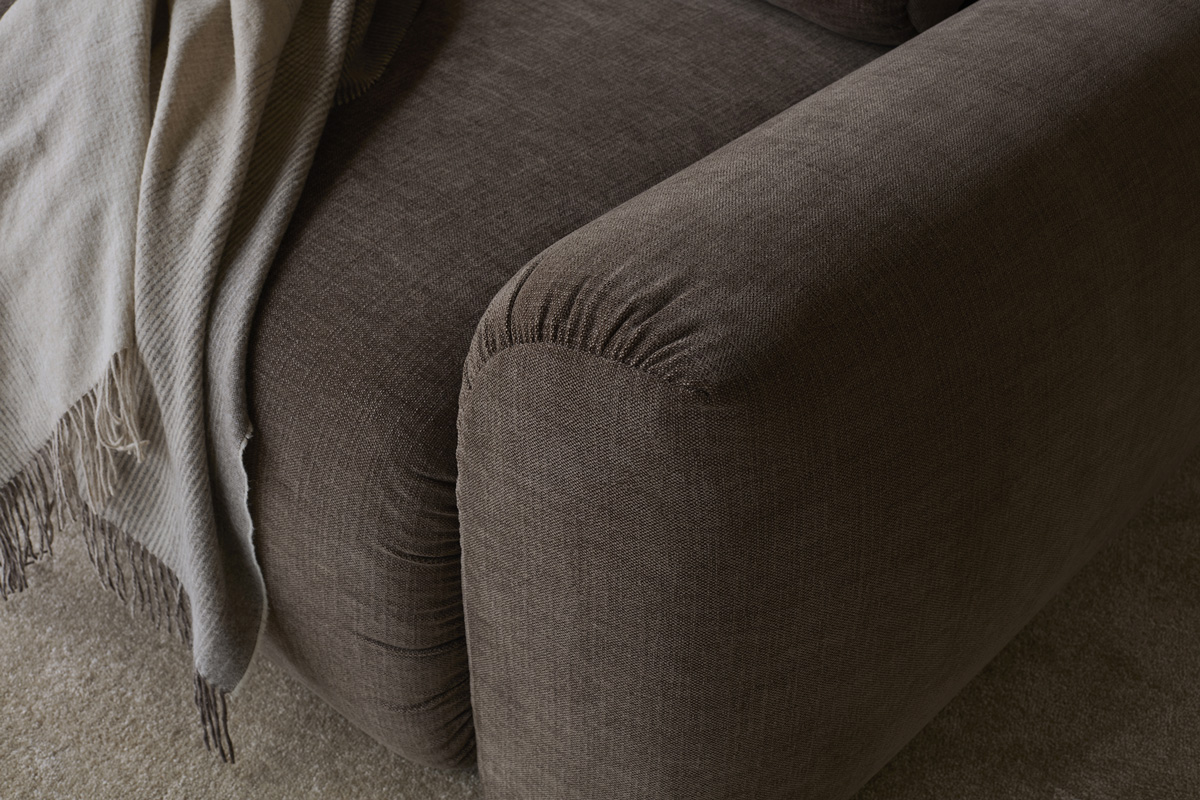 Norum Sofa Bed detajl mehkih Chunky rokonaslonov
