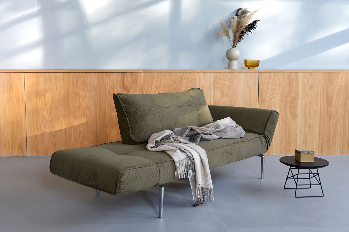 Zeal Daybed kot počivalnik z enim spuščenim rokonaslonom