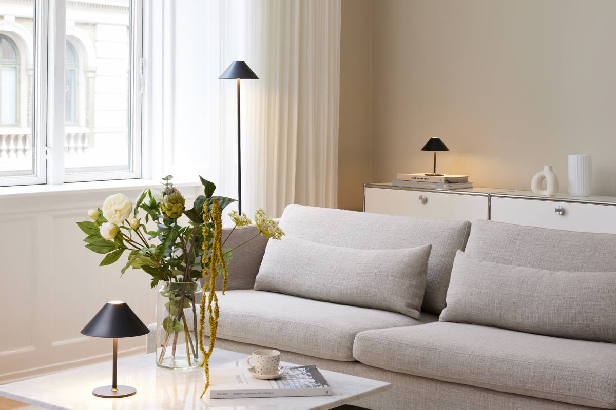 Hygge Ø19 prenosna namizna svetilka v zunanjem ambientu