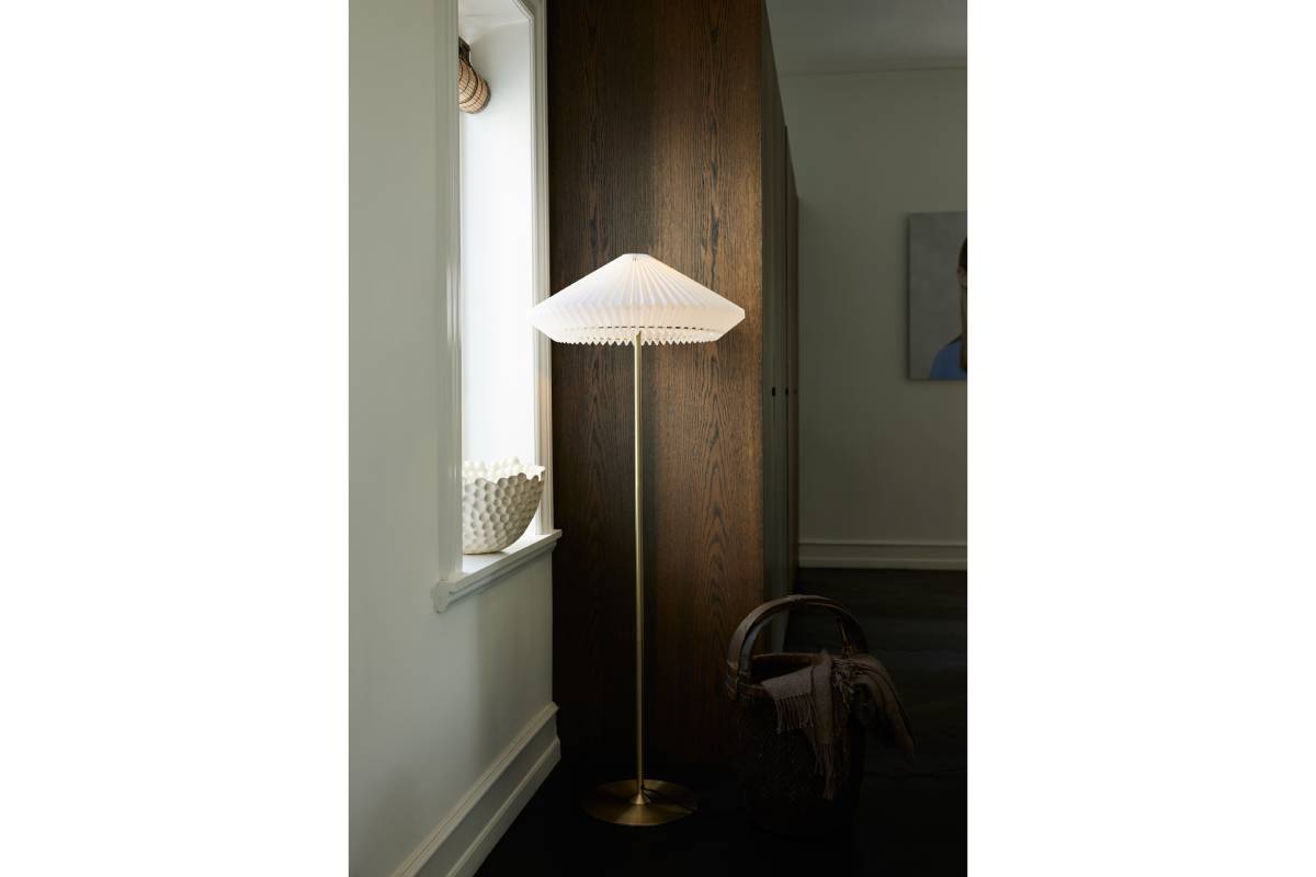 Halo Design Paris talna svetilka v ambientnem prostoru