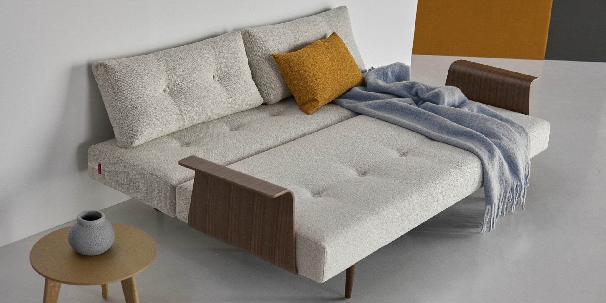 Recast sofa bed Recast sofa bed z rokonasloni, tkanina 357