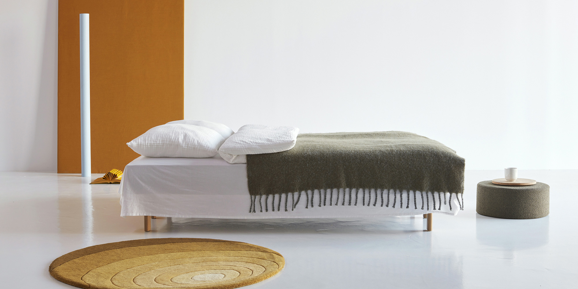 Sly Wood Sofa Bed Raztegljiv kavč Sly Wood Sofa Bed v tkanini 527
