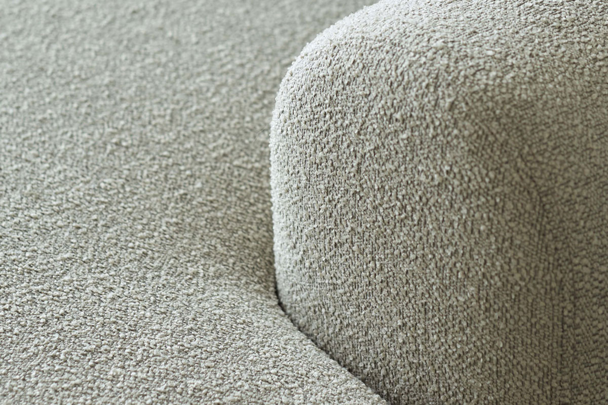Detajl teksture tkanine Boucle Beige na Rund kavču